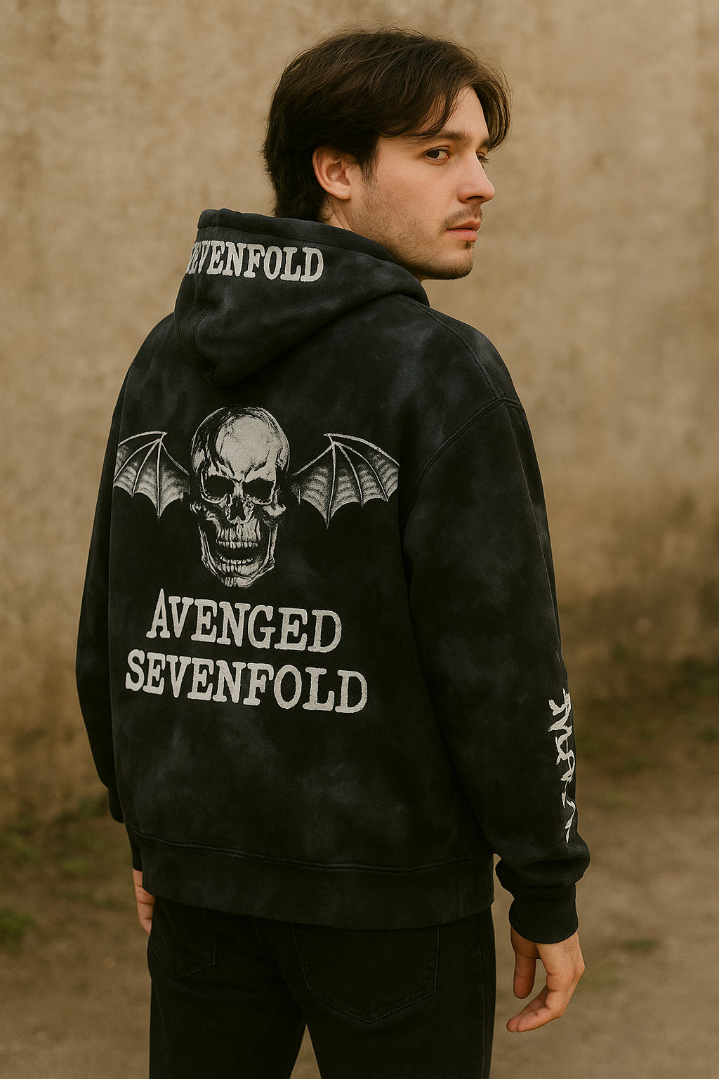 Hoodie Tie-Dye Avenged Sevenfold Deathbat - Vista trasera con modelo