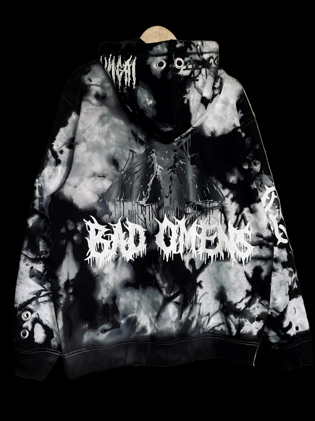 BAD OMENS WHITE&BLACK HOODIE